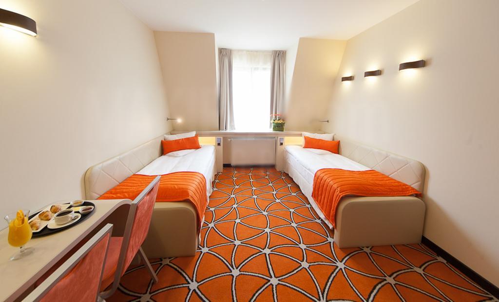 Hotel Eclipse Domasław Chambre photo