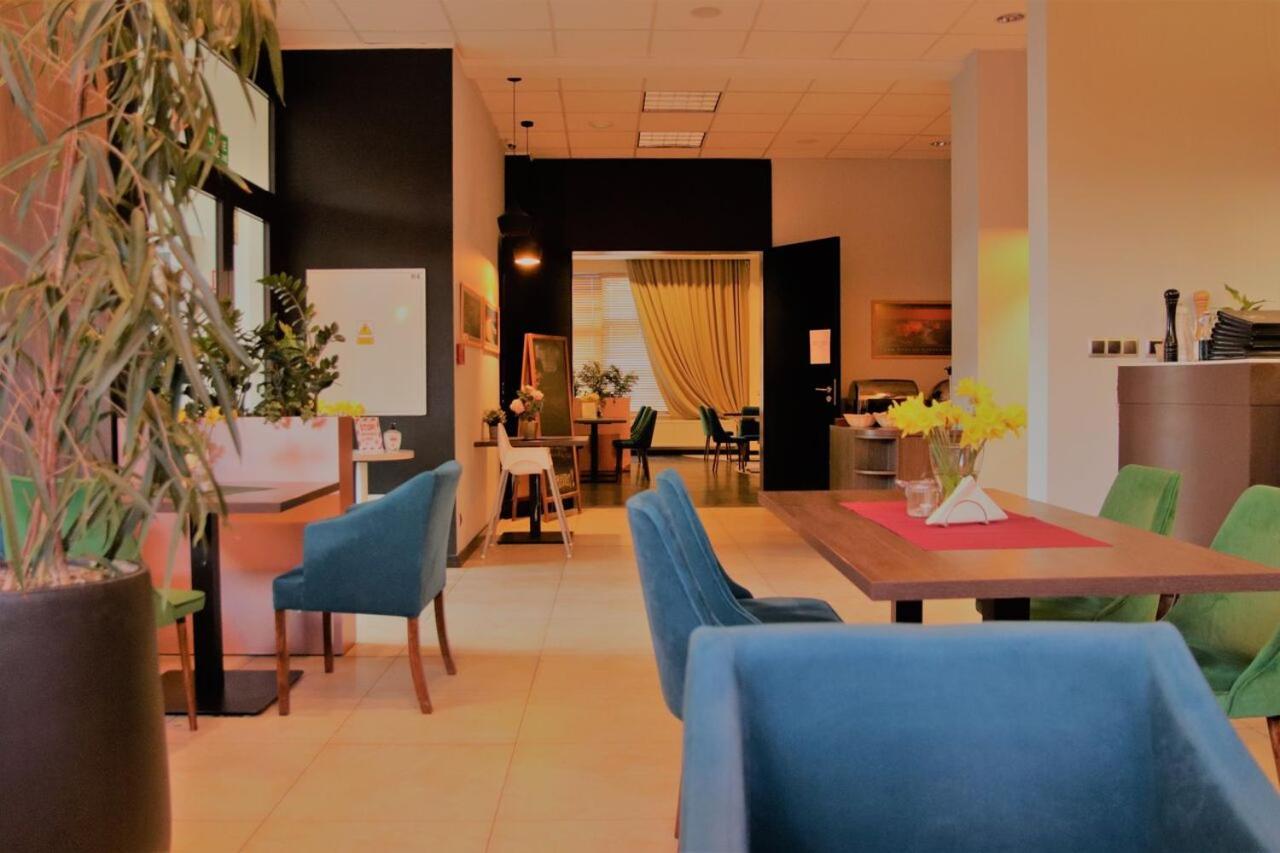 Hotel Eclipse Domasław Extérieur photo