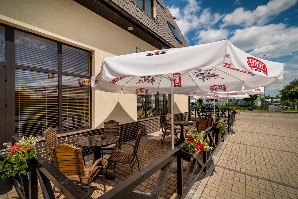 Hotel Eclipse Domasław Extérieur photo