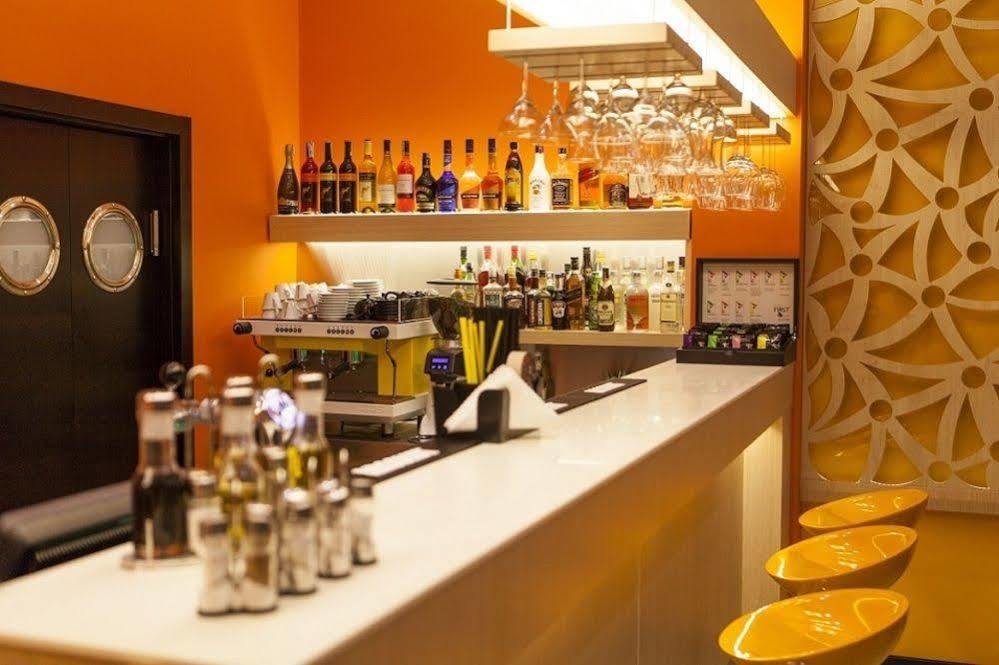 Hotel Eclipse Domasław Extérieur photo